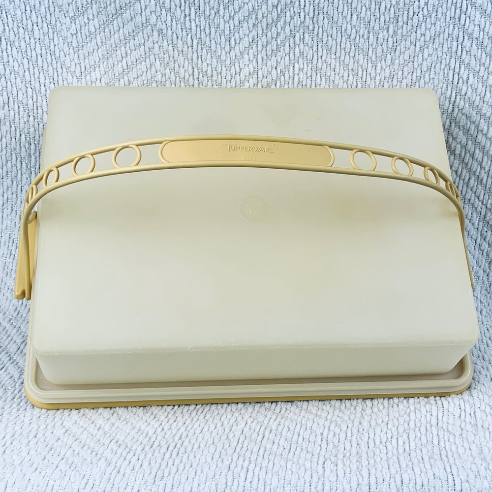 Tupperware Cake Taker Carrier Vintage Harvest Gold Yellow 1258-5 Rectangular 622